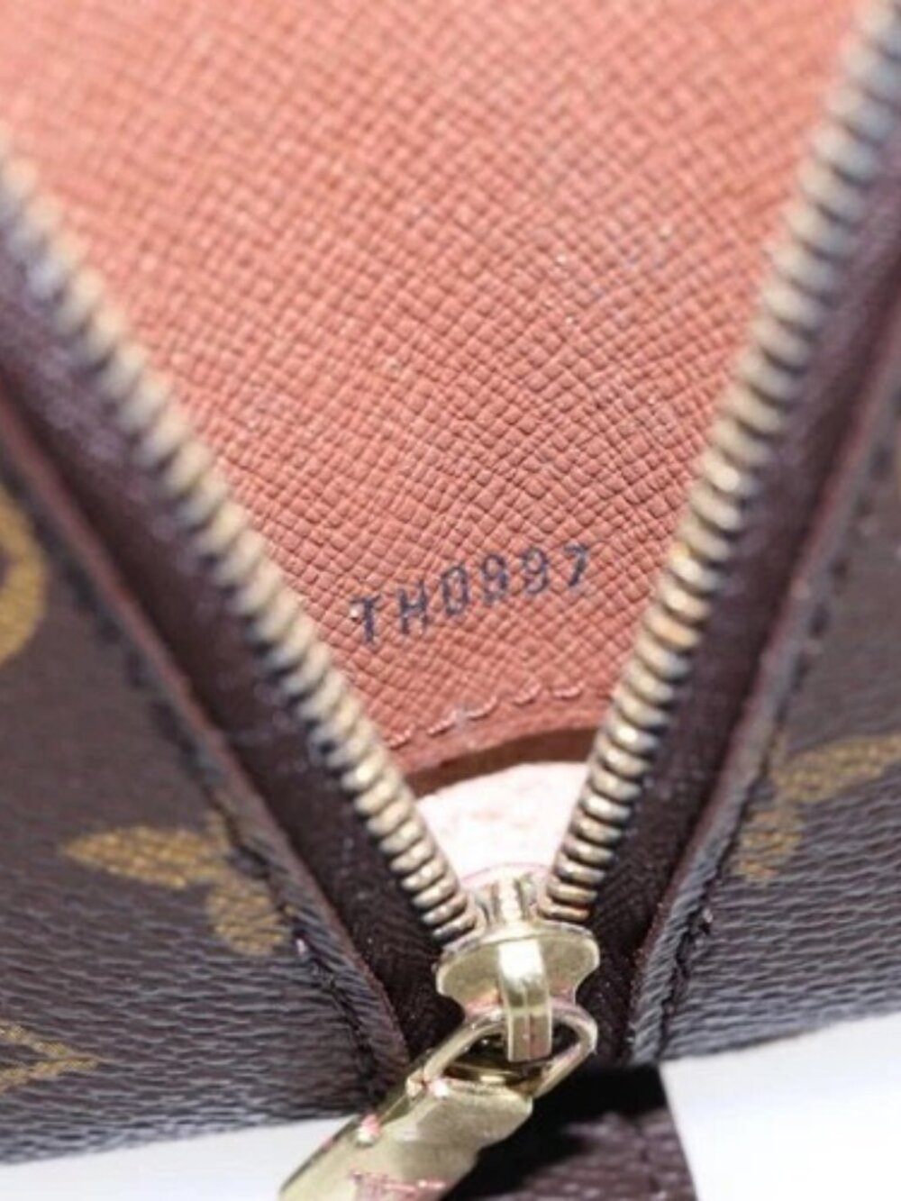 LOUIS VUITTON Monogram Trousse Demi Ronde Cosmetic Pouch M47520 LV Auth 87600 - Picture 11 of 15